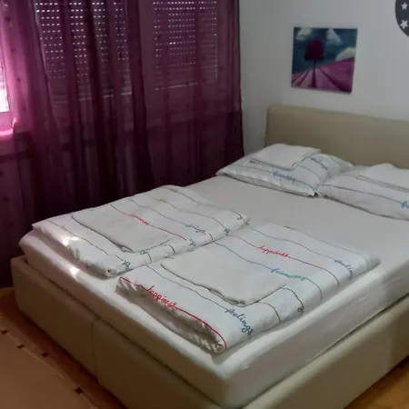Centar Lux Τούζλα